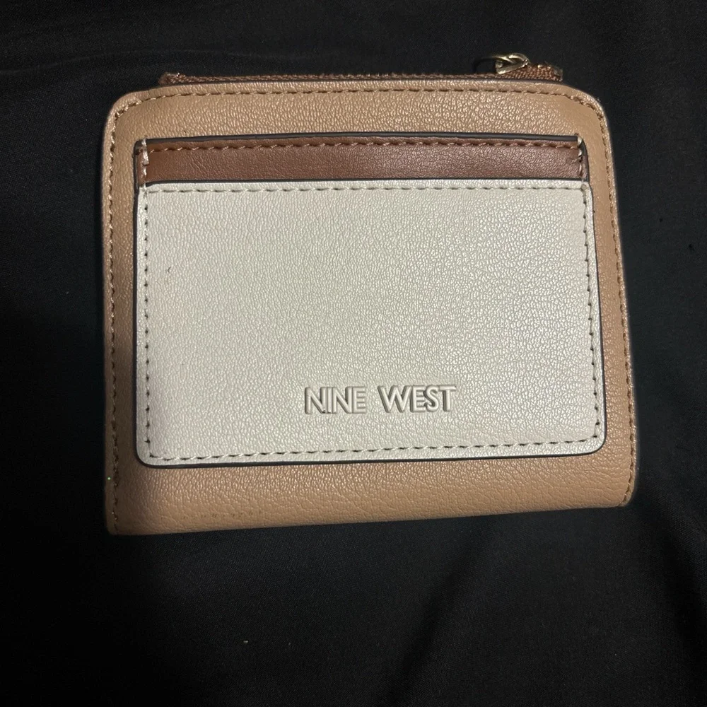 Nine West Tri-Tone Compact Zip Card Wallet - Beige White Brown
